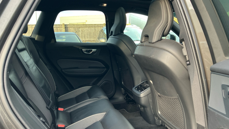 Volvo Xc60 2.0 B5P [250] R DESIGN Pro 5dr AWD Geartronic Petrol Estate